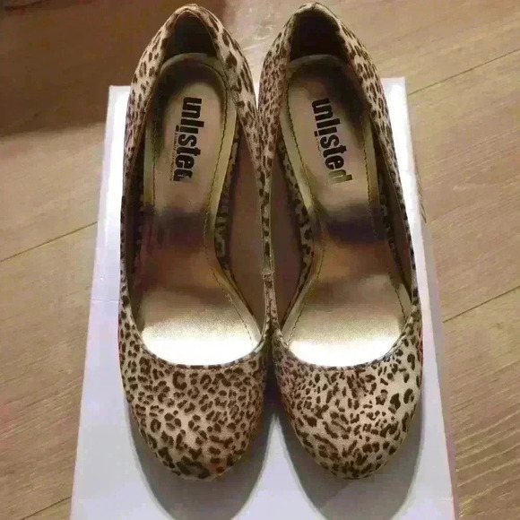 UNLISTED 4” Stiletto Leopard Print heels - Picture 2 of 6